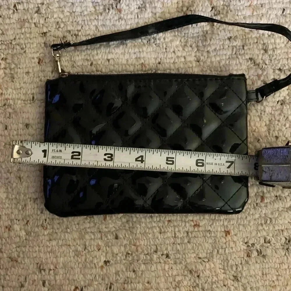 Unbranded Woman’s Wristlet With Patchwork Pattern - Picture 4 of 7